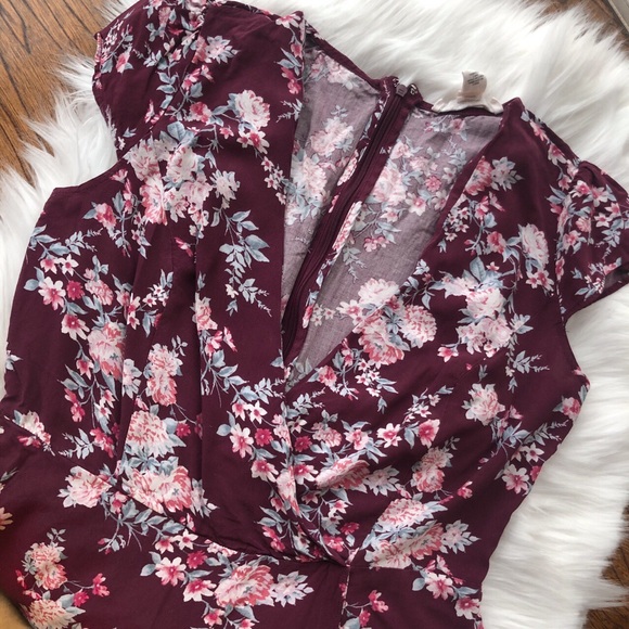 Forever21 burgundy floral romper - Picture 4 of 5